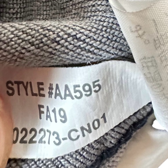 MADEWELL Stovepipe Jeans in Cement Wash: Raw-Hem Edition - Picture 12 of 15